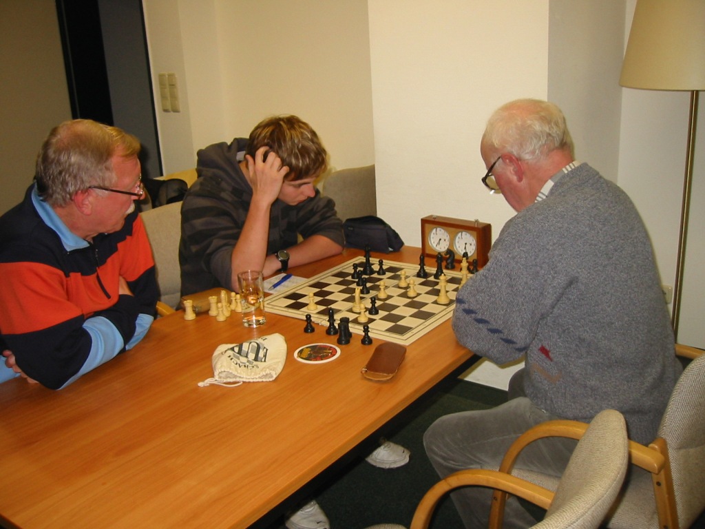 Schade Rolf (Altenburg) - Wilmar Andre (Meuselwitz) 1/2 : 1/2 Partie dauerte 5 1/2 Stunden